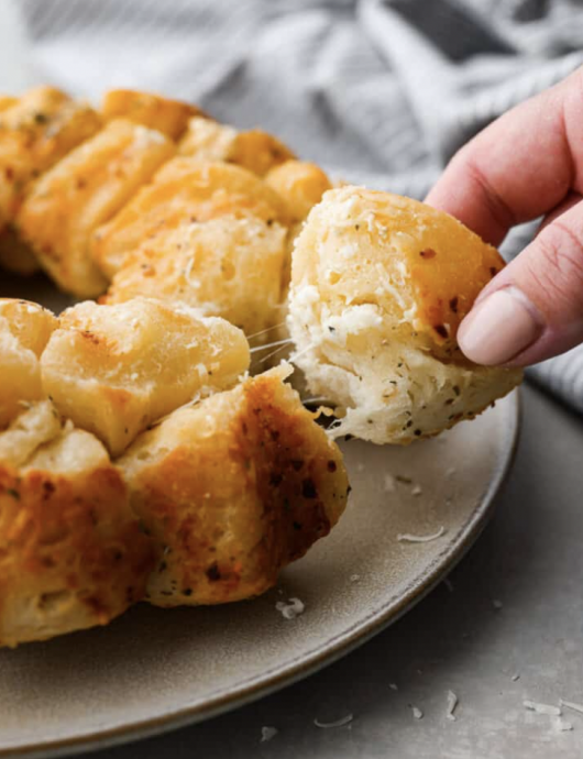 Garlic Parmesan Pull-Apart Bread