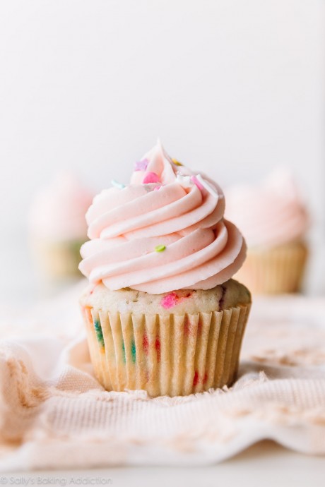 Confetti Sprinkle Cupcakes