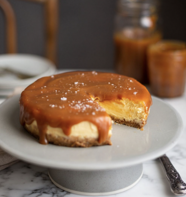 Instant pot cheesecake with caramel