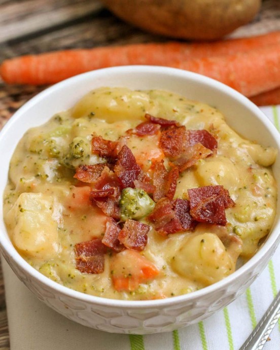 Cheesy Broccoli Potato Soup with Bacon