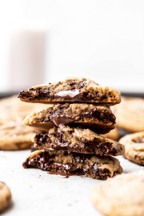 Nutella Stuffed Chocolate Chip Cookies