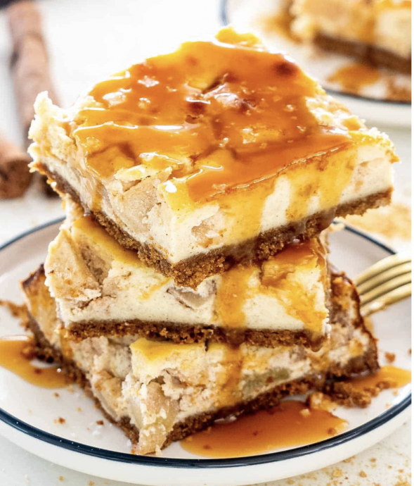 Apple Pie Cheesecake Bars