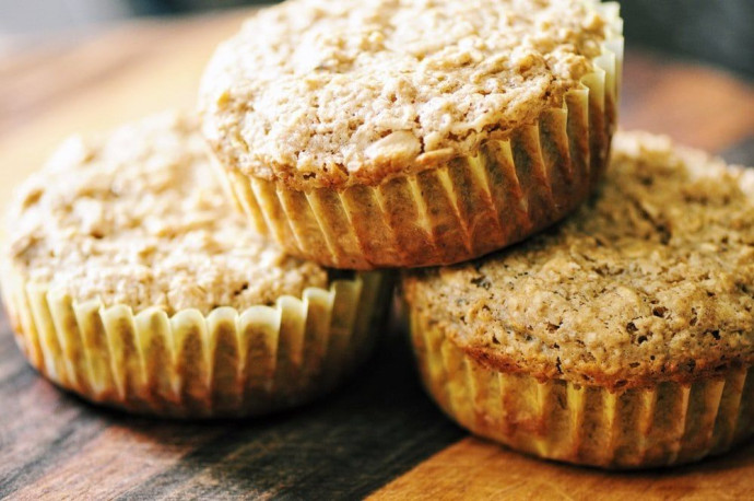 Strawberry Greek Yogurt & Oat Breakfast Muffins (Gluten-Free)