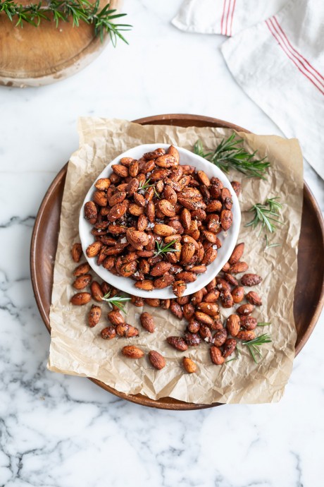 Easy Spicy Roasted Almonds with Rosemary Easy Spicy Roasted Almonds with Rosemary