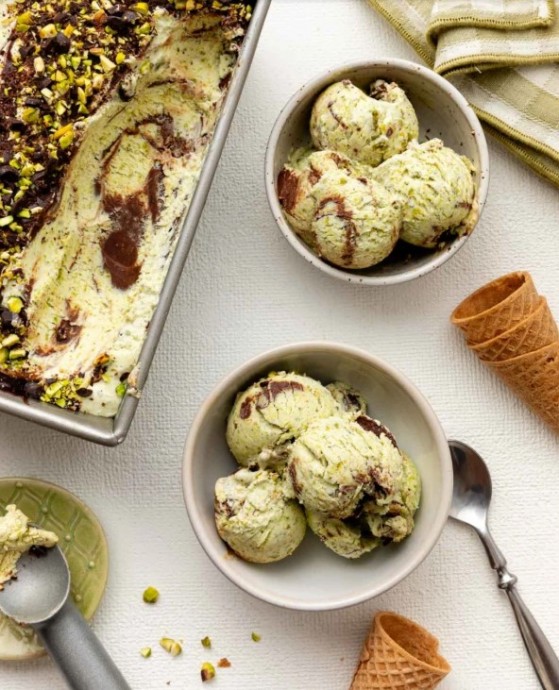 Chocolate Swirl Pistachio Ice Cream Chocolate Swirl Pistachio Ice Cream