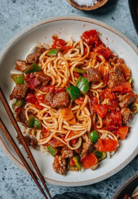 Laghman (Noodles with Lamb Sauce)