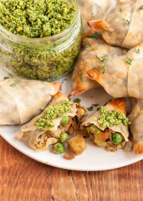 Crispy Baked Samosas with Potatoes and Peas