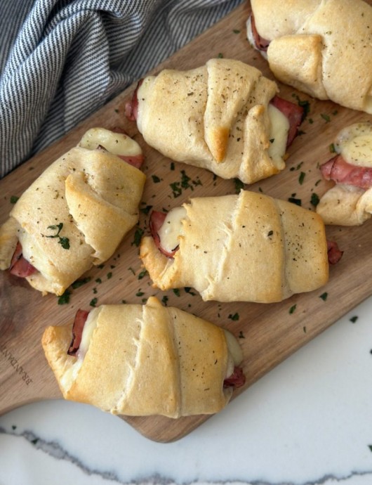 Easy Ham and Cheese Crescent Roll Ups