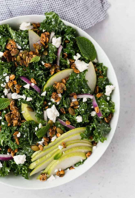 Kale And Pear Salad With Yogurt Dressing