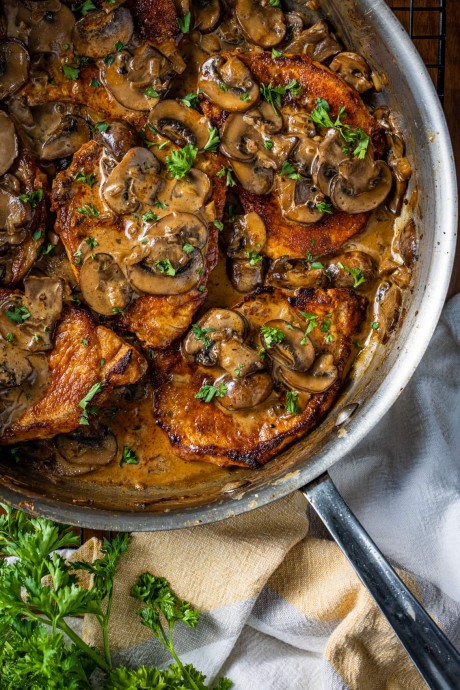 Garlic Pork Chops in Creamy Mushroom Sauce