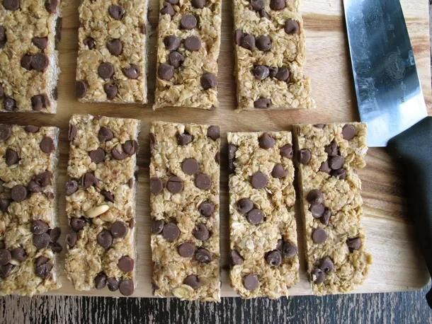 No-Bake Super-Chewy Chocolate Chip Peanut Butter Oat Bars