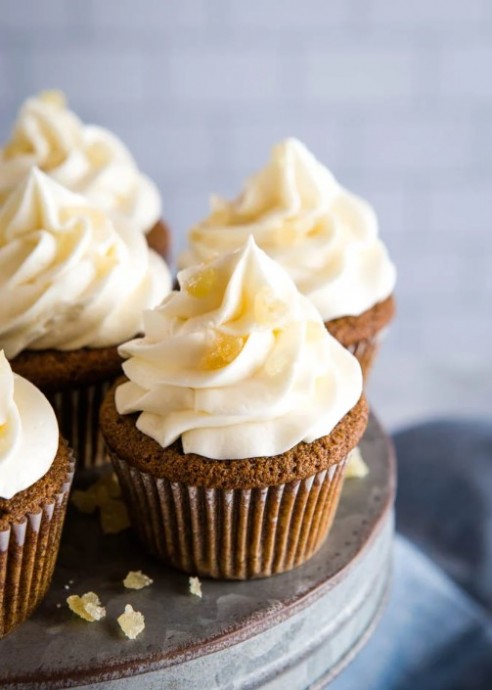 Gingerbread Cupcakes with Cream Cheese Frosting