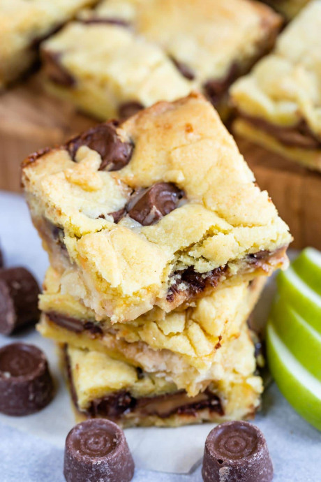 Caramel Apple Gooey Bars