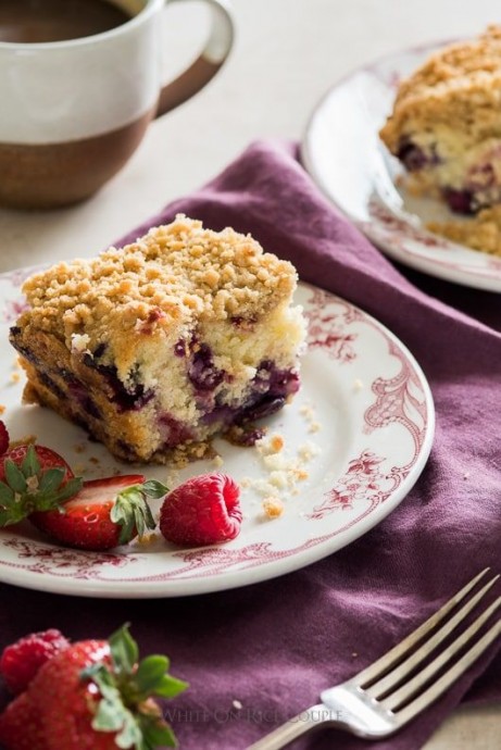 Berry Buttermilk Breakfast Cake With Crumb Topping