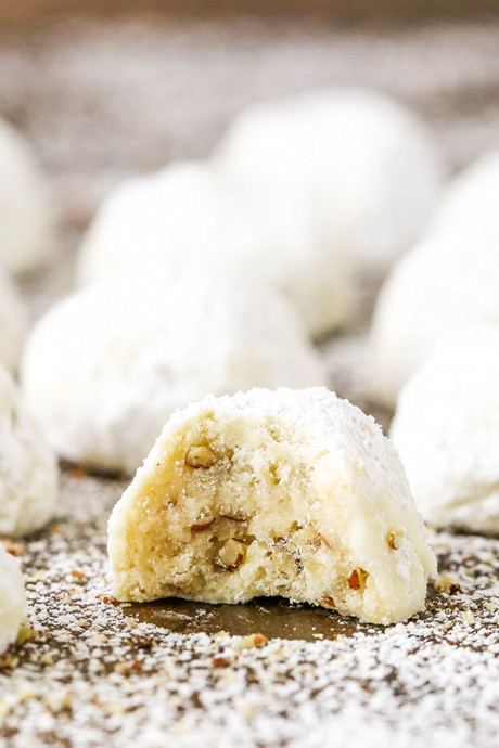 Russian Tea Cakes (Snowball Cookies)