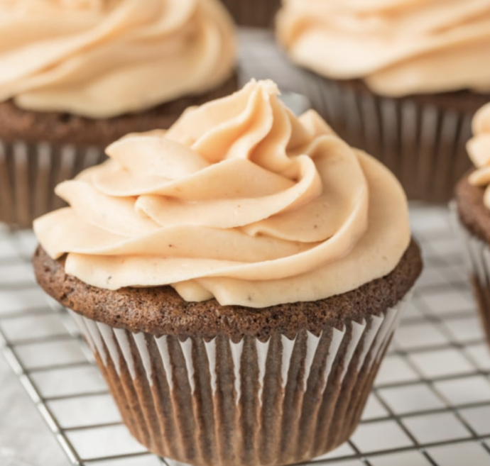 Gingerbread Cupcakes with Pumpkin Frosting