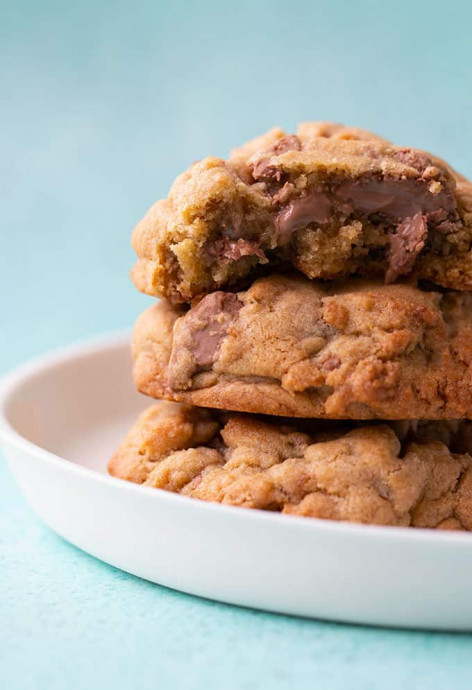 Levain Bakery Chocolate Chip Cookies