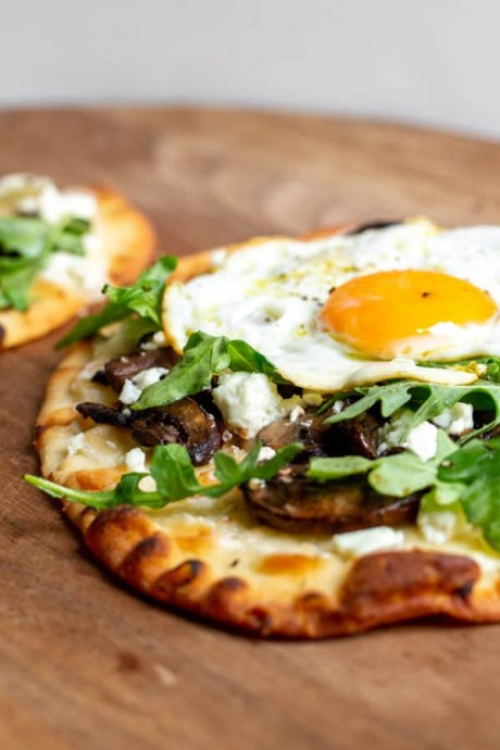 Roasted Mushroom Flatbreads with Goat Cheese & Arugula Roasted Mushroom Flatbreads with Goat Cheese & Arugula