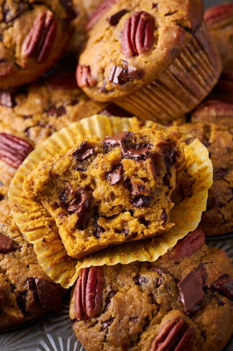 Pumpkin Chocolate Chip Muffins