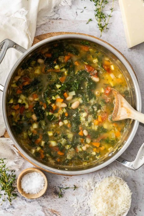 Mediterranean Cannellini Bean and Kale Soup