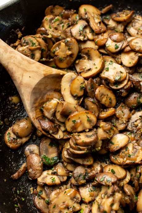 Easy Garlicky Sauteed Mushrooms