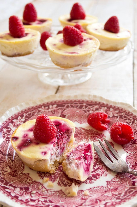 Low-Carb Raspberry Cheesecakes