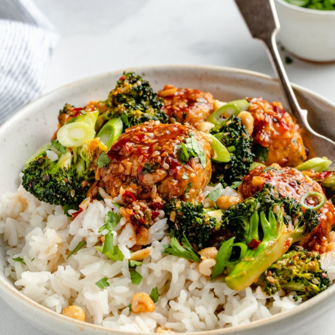 Sweet & Spicy Sesame Chicken Meatball Bowls