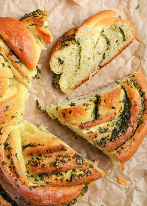 Garlic Herb Bread Wreath