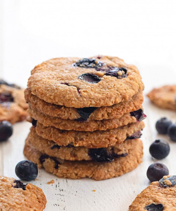 4 Ingredient Crispy Blueberry Oatmeal Cookies