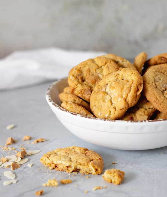 White Chocolate Almond Cookies