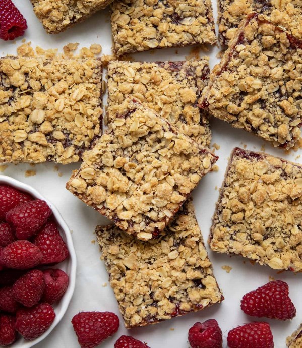 Raspberry Oatmeal Crumble Bars