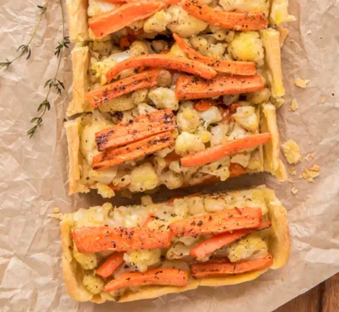 Cheesy Cauliflower & Carrot Vegetarian Pie