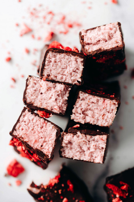 Chocolate Covered Strawberry Bars