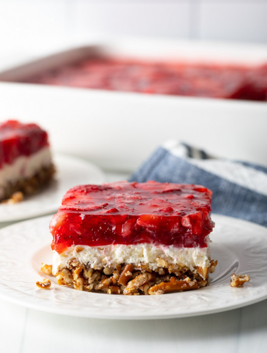 Best Strawberry Pretzel Salad