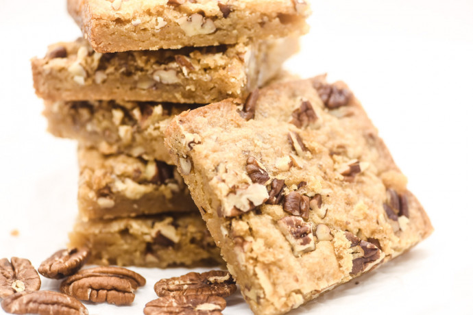 Chewy Toffee Pecan Bars