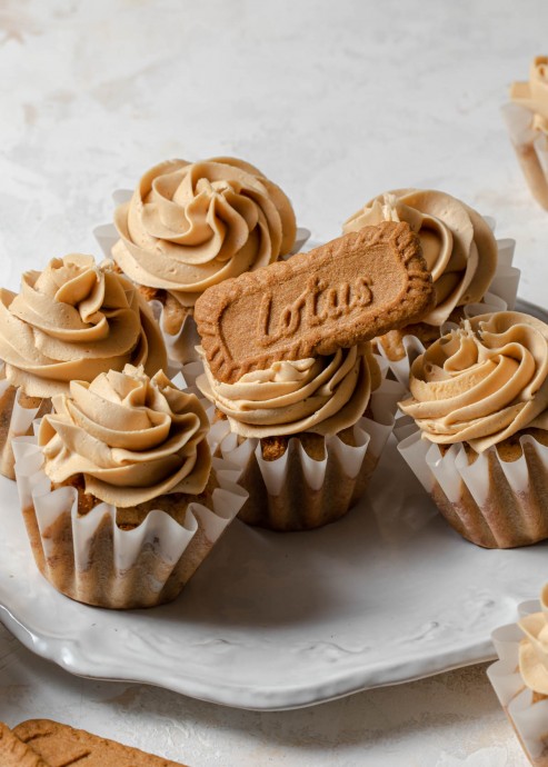 Cookie Butter-Filled Biscoff Cupcakes