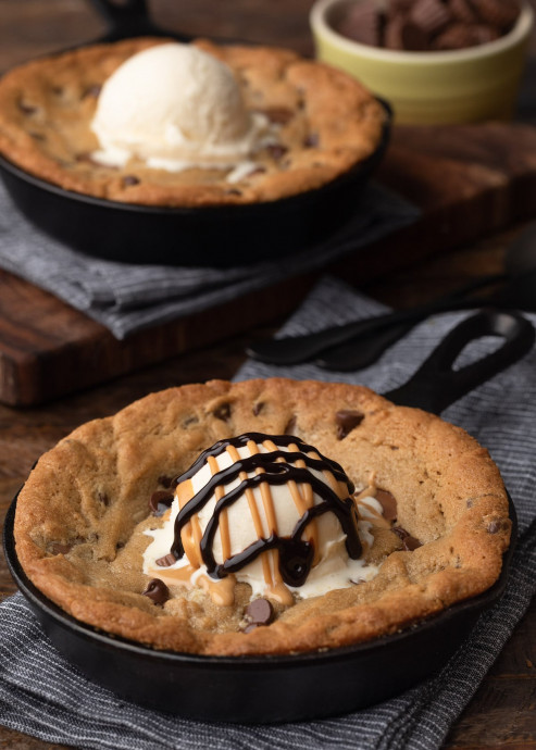 Peanut Butter Cup Skillet Cookies
