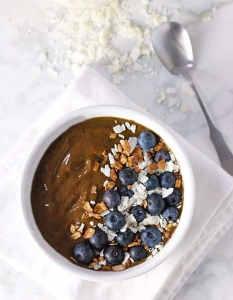 Healthy Chocolate Smoothie Bowl with Berries