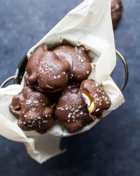 Chocolate Caramel Cashew Clusters