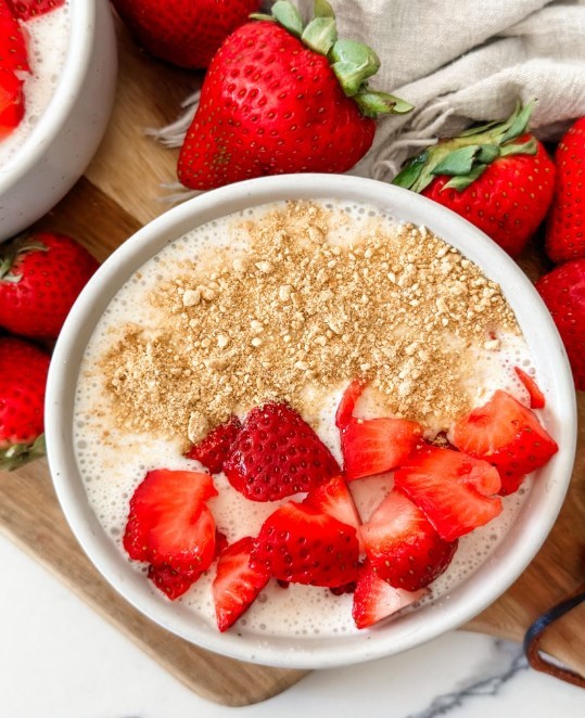 Protein Packed Strawberry Cheesecake Overnight Oats